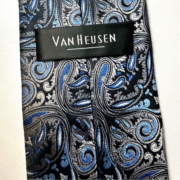 Van Heusen Tie - Picture 5 of 9